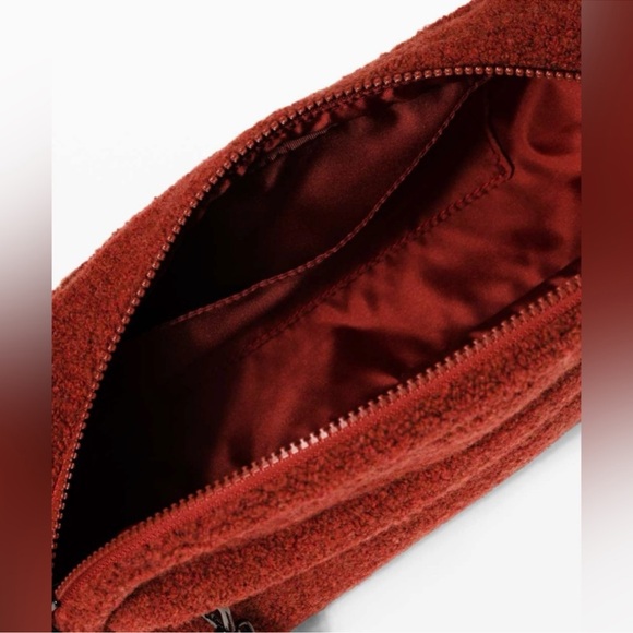 Lululemon On The Beat Belt Bag Sherpa - Picture 3 of 8